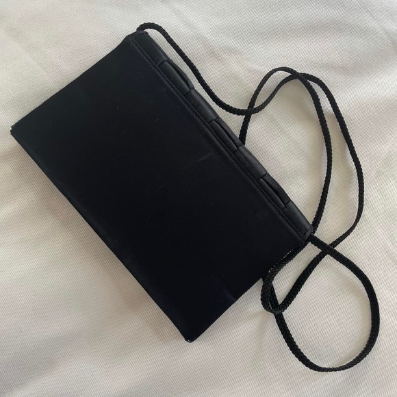 Vintage‎ 90s black quilted pattern satin crossbody purse with braided  strap - Picture 2 of 4